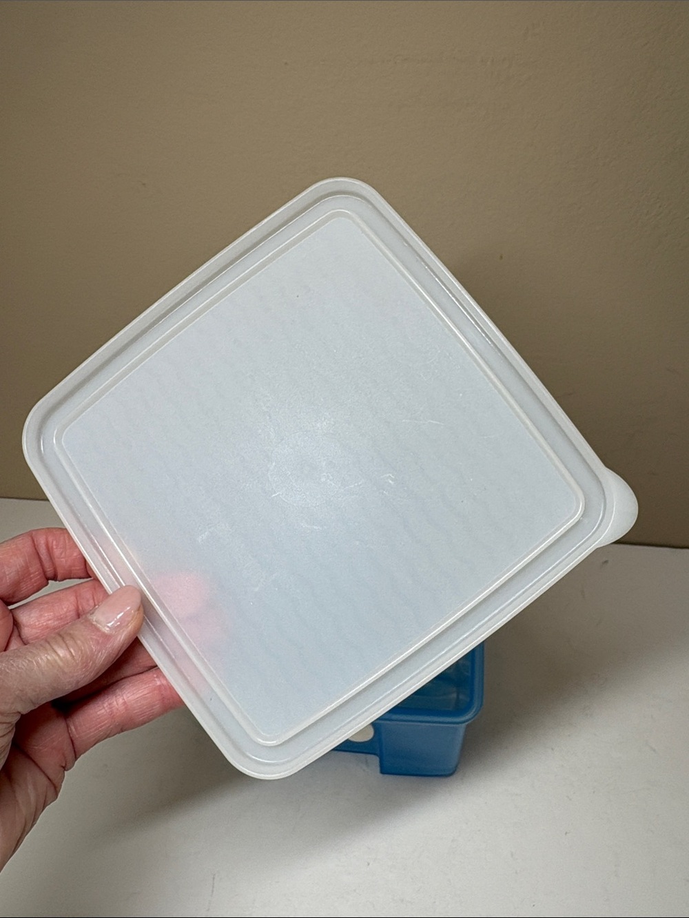 Tupperware Wave-Pattern FridgeSmart Vented Container with Lid - Picture 6 of 12